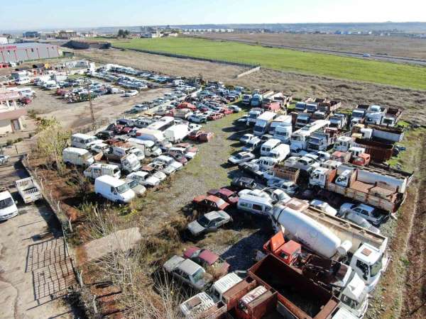 Diyarbakır'da yediemin otoparkında yaklaşık 100 milyon lira değerinde yüzlerce araç sahibini bekliyor