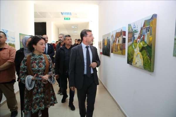 Şırnak Üniversitesi öğrencileri 'Cumhuriyetimizin 100. Yılı' konulu resim sergisi açtı