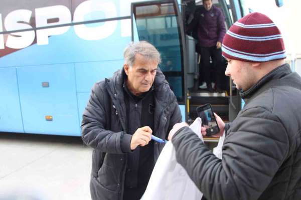 Trabzonspor, Galatasaray maçı için İstanbul'a gitti