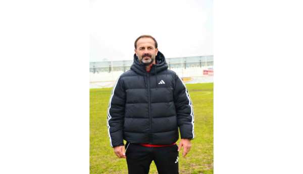 Adem Çak ilk maçından galibiyetle ayrıldı