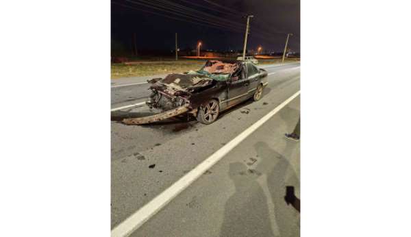 Kazada hurdaya dönen otomobil sürücüsü ağır yaralandı