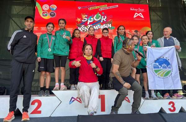 Sakarya Büyükşehir sporcuları Zonguldak ve Mersin'den 5 madalyayla döndü