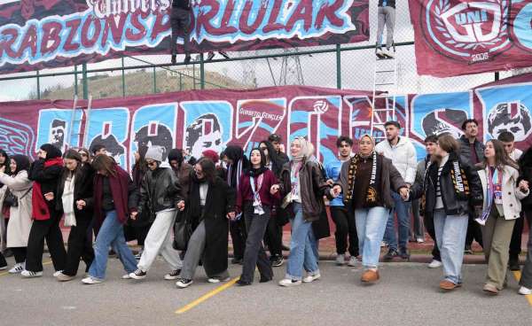 Üniversiteli Trabzonsporlulardan Keçiören'de coşkulu Horon Festivali