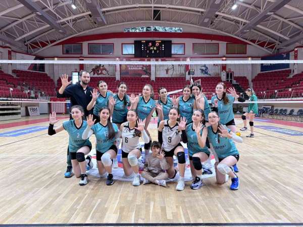 Vezirköprülü voleybolcular finalde