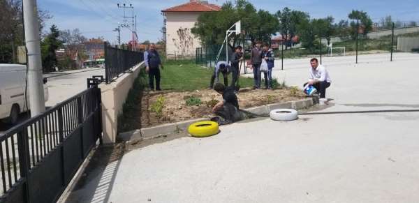 Eğitimcilerden ve öğrencilerden çevre düzenlemesi