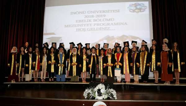 Ebelik Bölümü'nde mezuniyet sevinci 