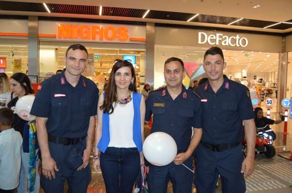 Jandarmadan ünlü futbolcularla tanıtım 