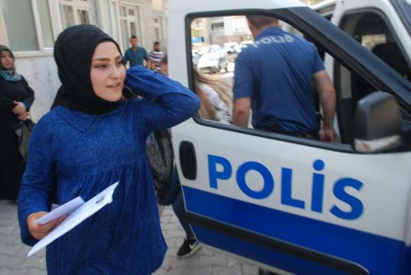 Sınava geç kalan 9 öğrenciyi polis ekipleri yetiştirdi