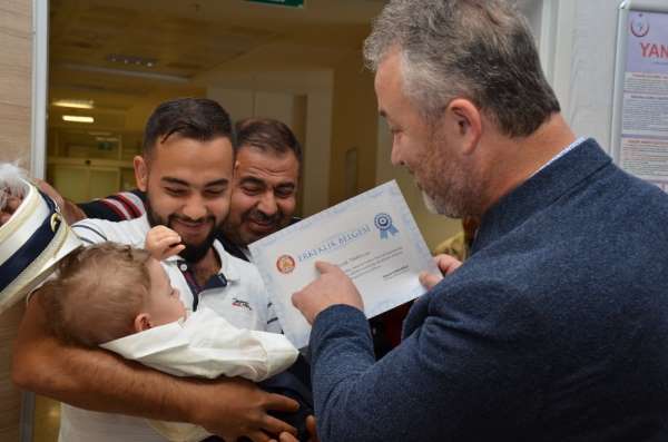 Sünnet olan çocuklara 'Erkeklik Belgesi'