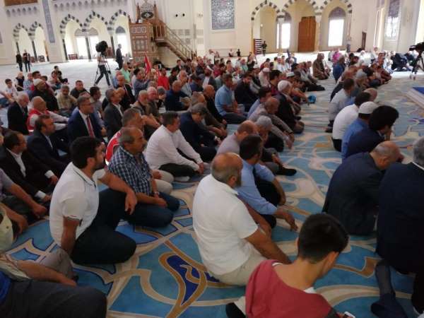 15 Temmuz Şehitleri için Büyük Çamlıca Camii'nde mevlit okundu 