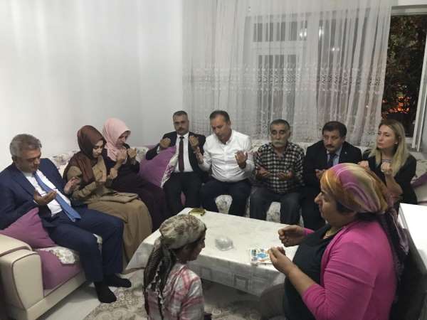 Ceylan ve Ahlatcı'dan şehit ailesi ve huzurevine ziyaret