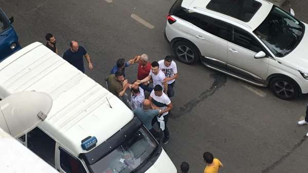 Trabzon'da trafikteki tartışma cep telefonu kameralarına yansıdı 