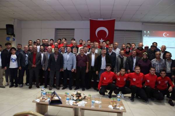 Akkışla Gençlikspor'dan sezon açılış ven tanıtım toplantısı 