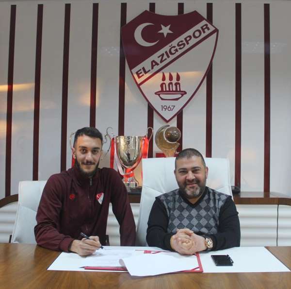 Elazığspor iki oyuncunun sözleşmesini uzattı 