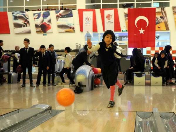 Öğrenciler hayatlarında ilk kez deniz gördü, bowling oynadı 
