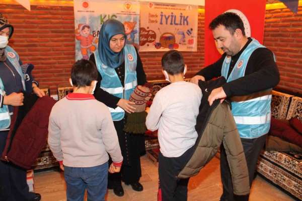 Türkiye Diyanet Vakfı, Amasya'da 300 çocuğu 'kış bayramı' ile sevindirdi
