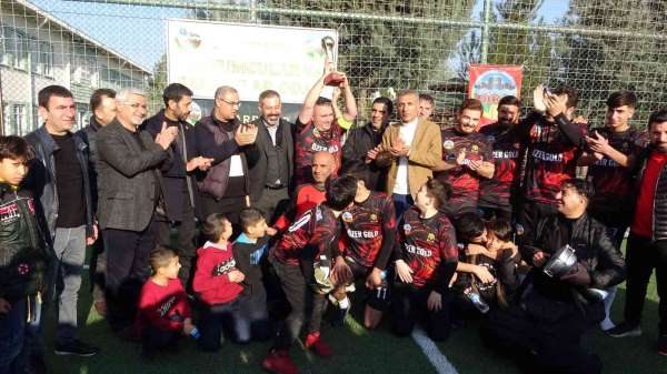 Diyarbakırlı kuyumcuların futbol turnuvasında kupa 'altın kaplama'
