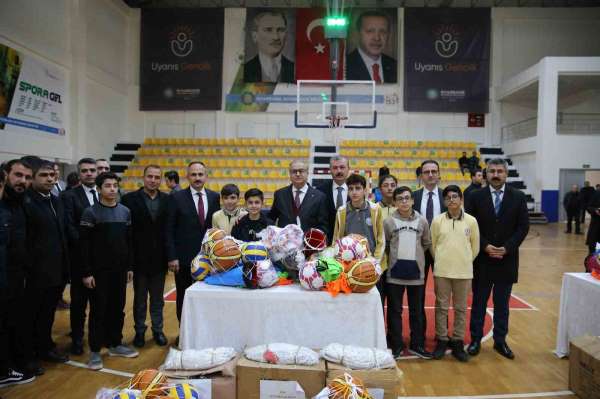 Diyarbakır'da 250 okula spor malzemesi desteği