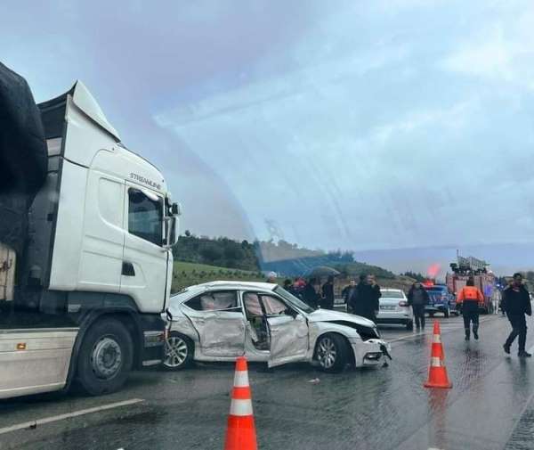 Osmaniye'de 2 aracın karıştığı zincirleme kazada 2 kişi yaralandı