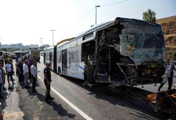 Küçükçekmece'de yaşanan ölümlü metrobüs kazasına ilişkin davanın ilk duruşması görüldü