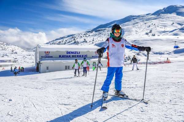 Denizli Kayak Merkezi Türkiye'nin dört bir tarafından kayak sporcularını ağırlıy