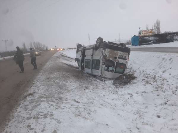 Başkent'te minibüs kazası: 10 yaralı