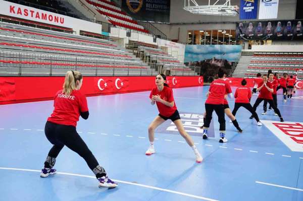 A Milli Kadın Hentbol Takımı, İzlanda maçı hazırlıklarına başladı