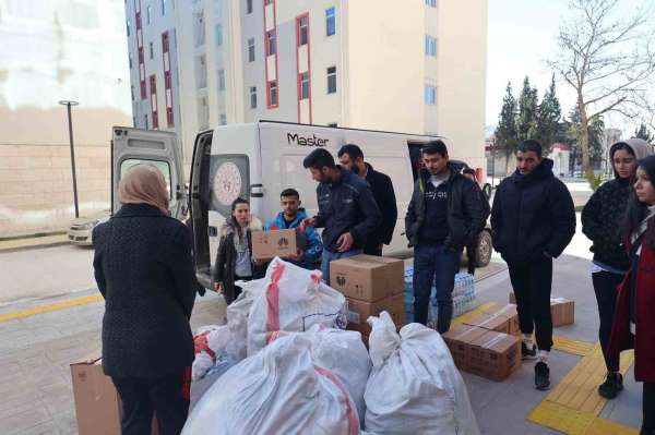 Depremzede felaketi böyle özetledi: 'Çatılara bile devrilir korkusuyla sığınamıyorduk'