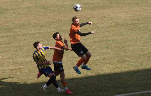 Bozüyük Vitraspor sahasında Karamürselspor'a 4-1 yenildi