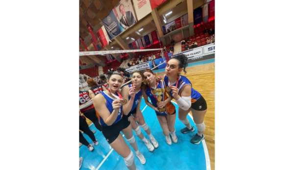 Genç Kadınlar Voleybol Takımı Adana şampiyonu oldu