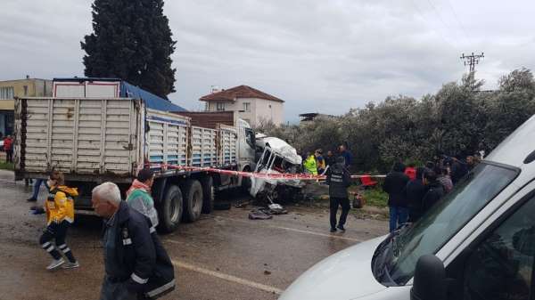 İzmir'de korkunç kaza: 1 ölü, 4 yaralı 