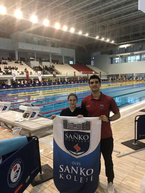 Sanko okulları yüzücüsü 3 Türkiye birinciliği ile milli takımda 