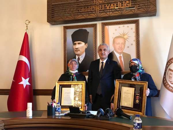 Kastamonu'da iki şehit ailesine 'Devlet Övünç Madalyası' verildi