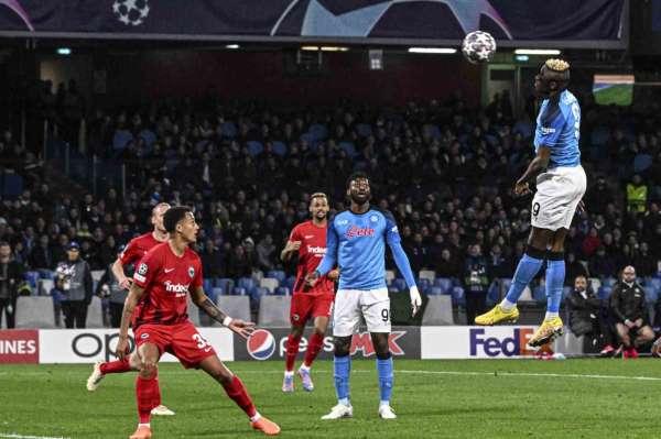 Napoli, Şampiyonlar Ligi'nde ilk kez çeyrek finalde - İstanbul haber