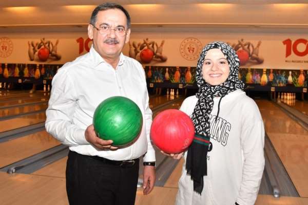 Başkan Demir'den okullar açılınca öğrencilere 'bowling' sözü 