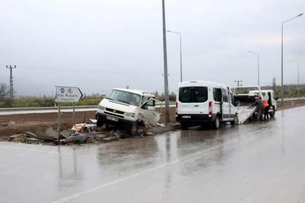 Sivas'ta trafik Kazası: 4 Yaralı 