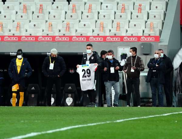 Beşiktaşlı futbolcular, Cenk Tosun'u unutmadı