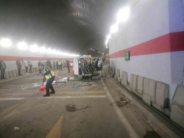 Artvin'de tünelde midibüs kazası: 4 yaralı