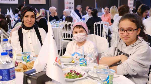 Samsun'da kanser hastaları ve aileleri iftarda buluşturuldu