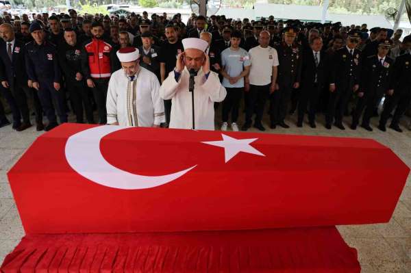Şehit polis Esat Koyuncu'nun naaşı Adana'da toprağa verildi
