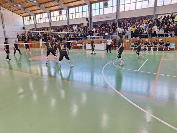 Sivrihisar'da Liseler Arası Erkek Voleybol Şampiyonası tamamlandı