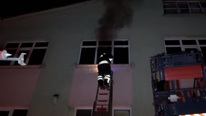 Samsun'da apartmanda yangın çıktı