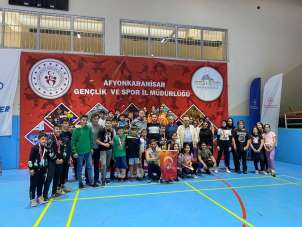 Afyonkarahisar'da badminton şenliği sona erdi