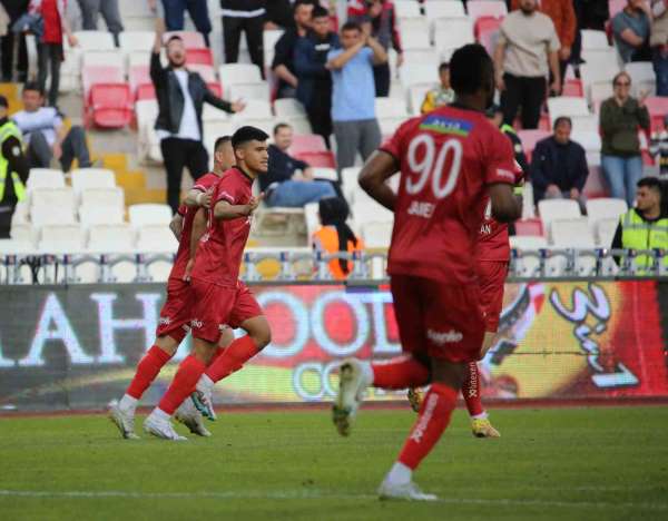 Sivasspor'un genç oyuncusu Emre Gökay siftah yaptı