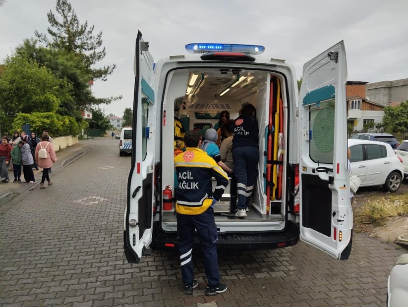 Samsun'da okulda biber gazı topu patladı: 25 öğrenci hastanelik oldu