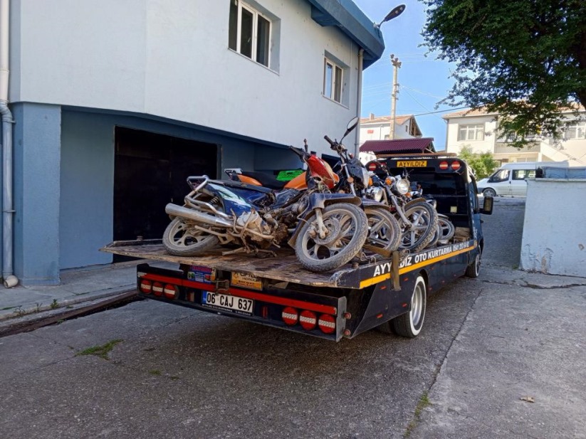 Samsun'da tescilsiz 79 motosiklet otoparka çekildi