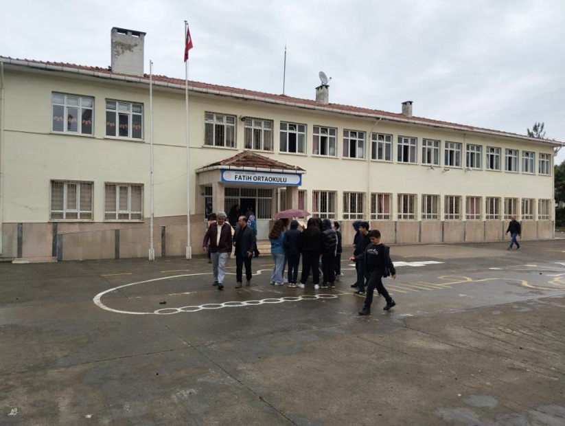 Samsun'da okulda biber gazı topu patladı: 25 öğrenci hastanelik oldu