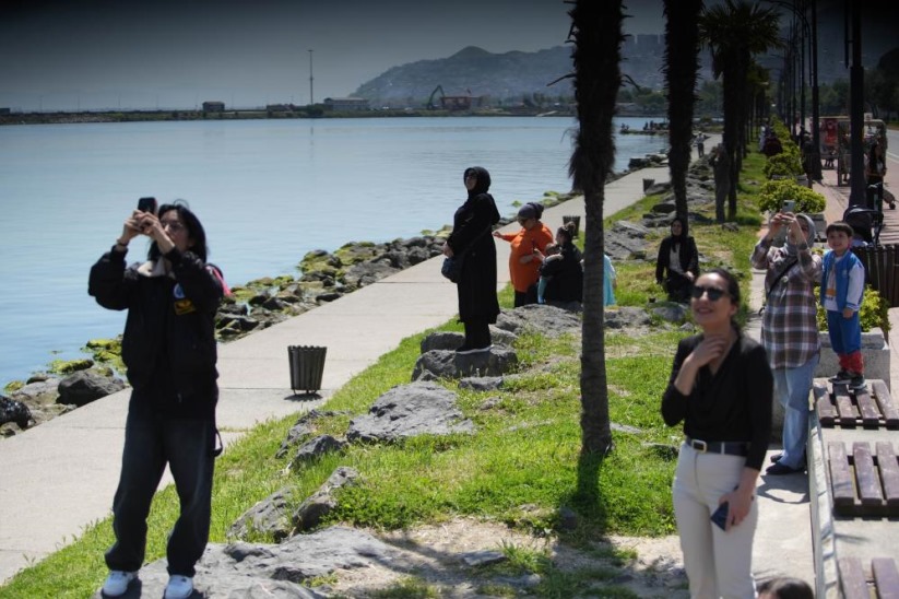 SOLOTÜRK ve Türk Yıldızları'ndan Samsun'da çevre tanıma uçuşu