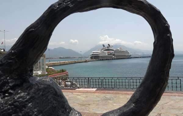 Alanya'ya kruvaziyerle 187 turist geldi