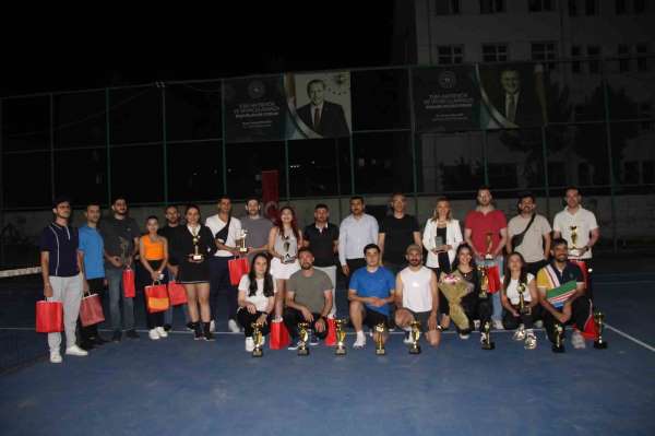 Cizre'de ilk geleneksel kort tenis heyecanı yaşandı